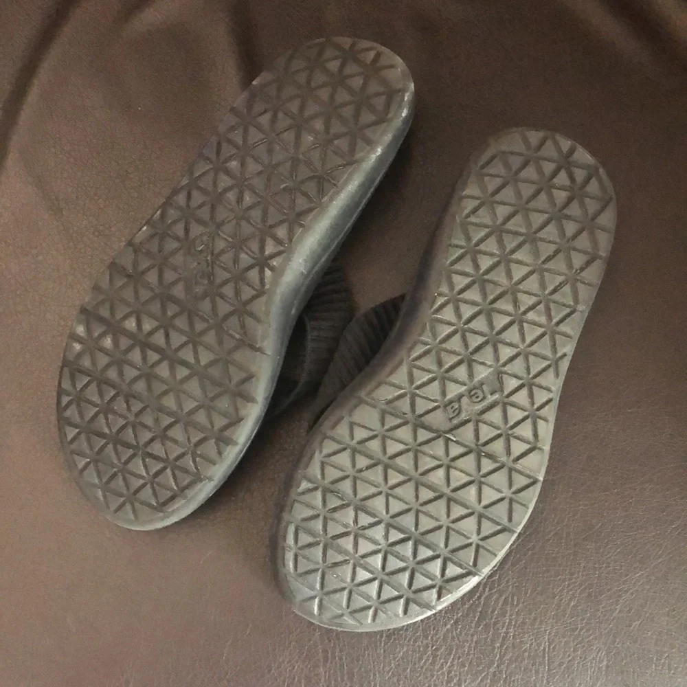 Kids Teva foam insole sandals‎ size 5